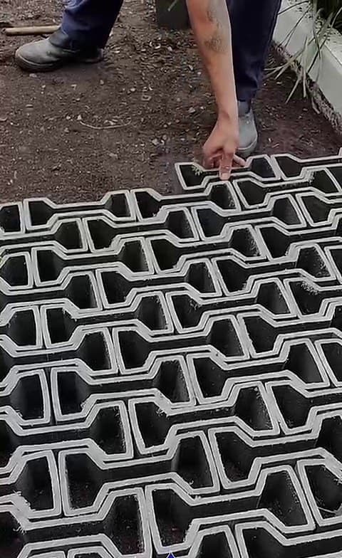 Assentamento do paver ecológico sobre base compactada