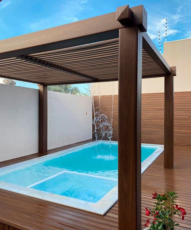 Pergolado IN BRASIL ao lado da piscina